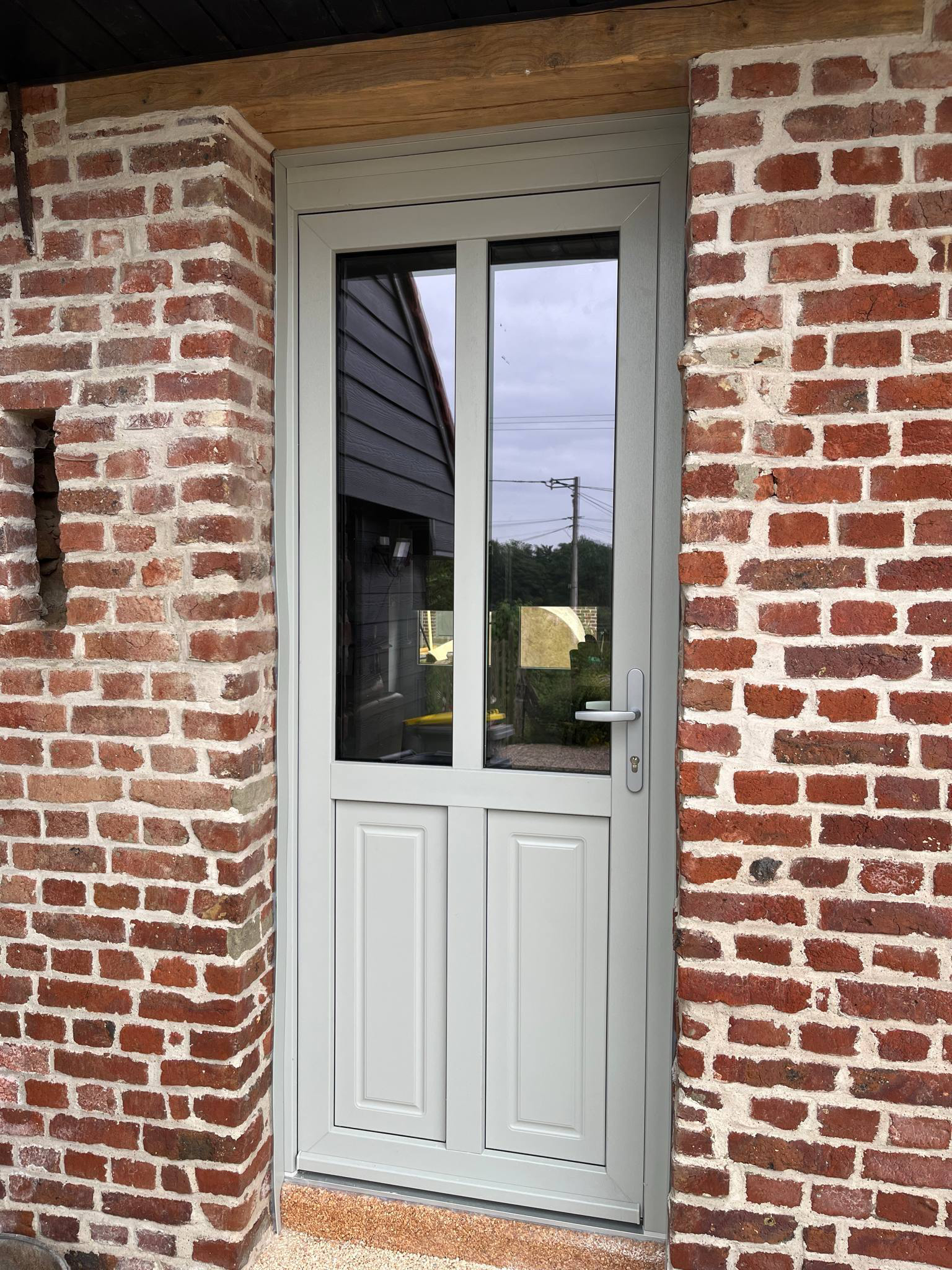 porte vitrée gris mat